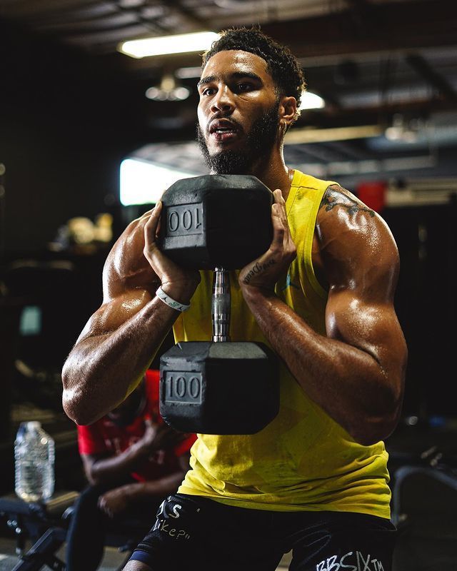 爱游戏体育-葡萄牙体育训练开放日；集结日内部沟通引欢呼；欧篮联在即；临场指挥获称赞(葡萄牙体育俱乐部)