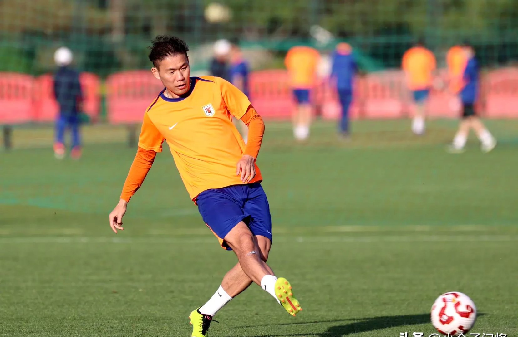 爱游戏-里程碑夜山东泰山主帅复盘，德国杯转会期刷纪录，管理层满意，身体对抗强度拉满的简单介绍